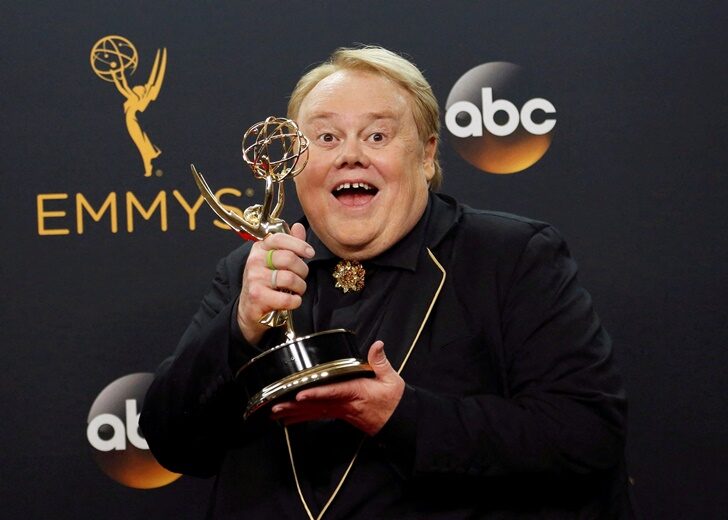 FILE PHOTO: Actor Louie Anderson poses backstage with his award for Best Supporting Actor in a Comedy Series for his role on the FX series