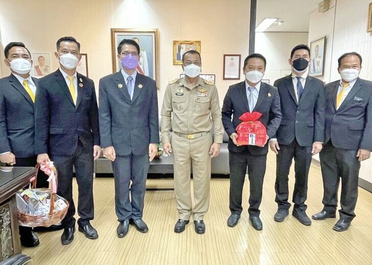ยินดี