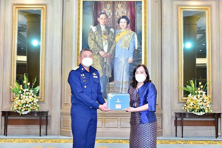 รับมอบ