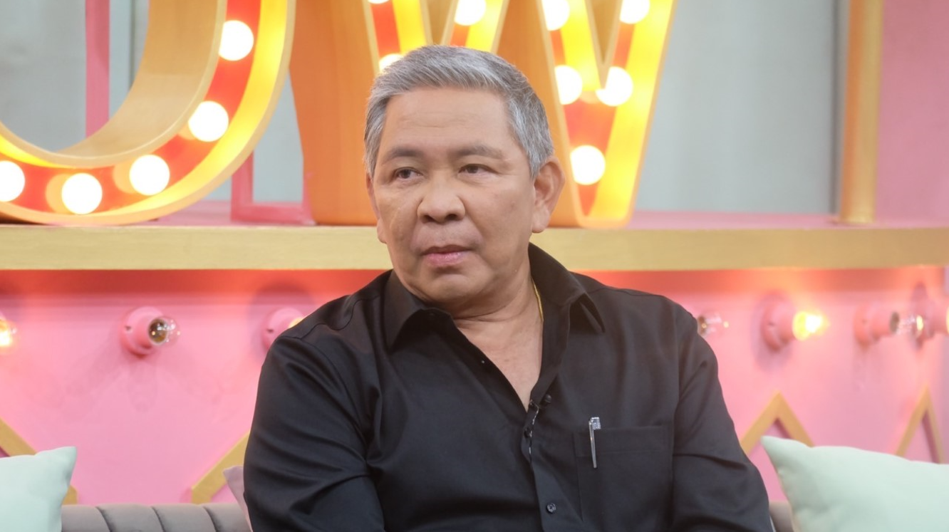 ละคร ธรณีนี่นี้ใครครอง 2555 ในอ้อมกอดของธรรมชาติอันงดงาม ความรักและความผูกพันระหว่างคนกับผืนดิน "อาทิจ" บัณฑิตหนุ่มผู้ยึดมั่นในความกตัญญูและหลักเศรษฐกิจพอเพียง ต้องมาเผชิญหน้ากับ "ดรุณี" สาวน้อยที่เต็มไปด้วยชีวิตชีวา จากคู่กัดสู่ความรักที่ค่อยๆ ก่อร่างสร้างตัวขึ้นบนไร่แห่งความฝันแห่งนี้ 20 %E0%B8%9B%E0%B8%81