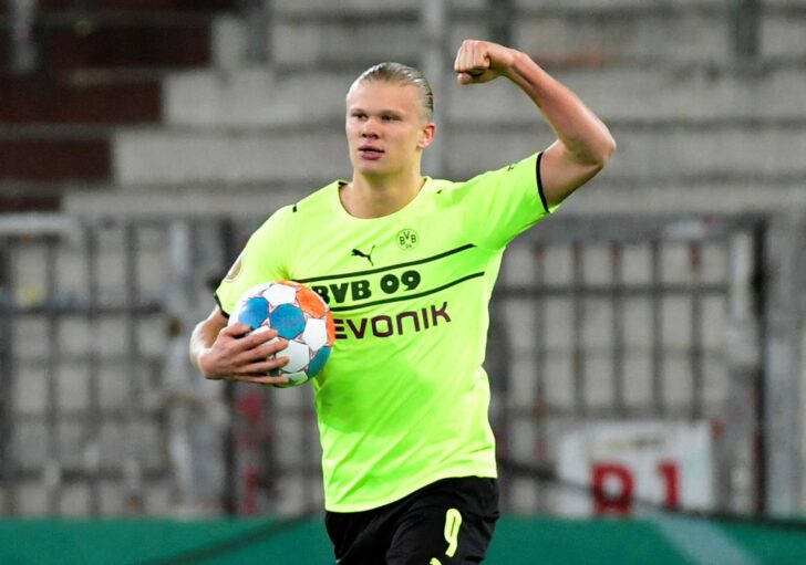 FILE PHOTO: DFB Cup - Round of 16 - FC St. Pauli v Borussia Dortmund