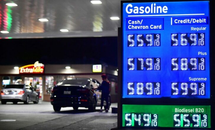 US-UKRAINE-RUSSIA-CONFLICT-PETROL-PRICES