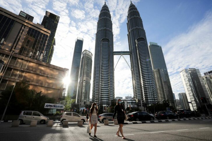 2022-02-08T134149Z_2049396295_RC2PFS9JYS5B_RTRMADP_3_MALAYSIA-ECONOMY-GDP
