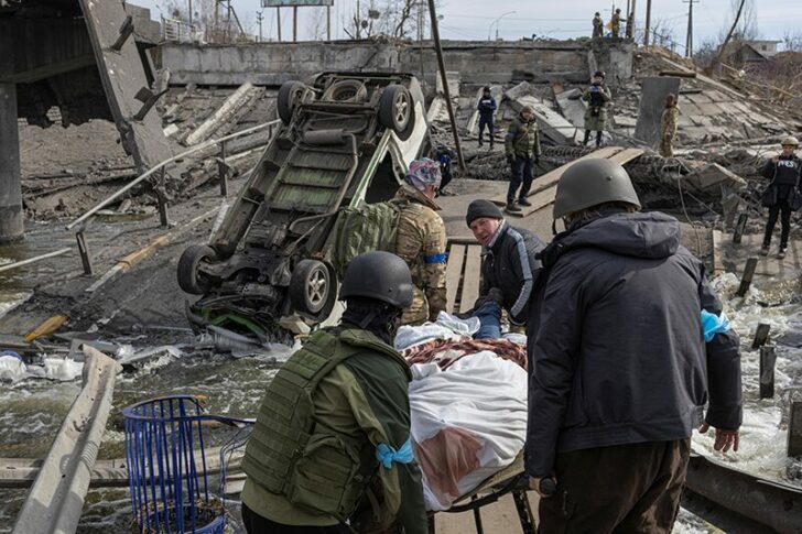 People fleeing the town of Irpin outside of Kyiv