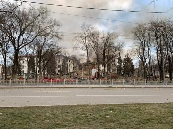 2022-03-16T185020Z_1762043792_RC2U3T9S7KHM_RTRMADP_3_UKRAINE-CRISIS-MARIUPOL-THEATRE