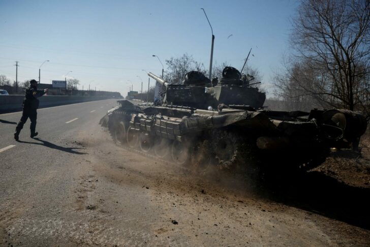 2022-03-22T185314Z_1956835883_RC2FZS9BM7A6_RTRMADP_3_UKRAINE-CRISIS-RUSSIA-NEWSPAPER