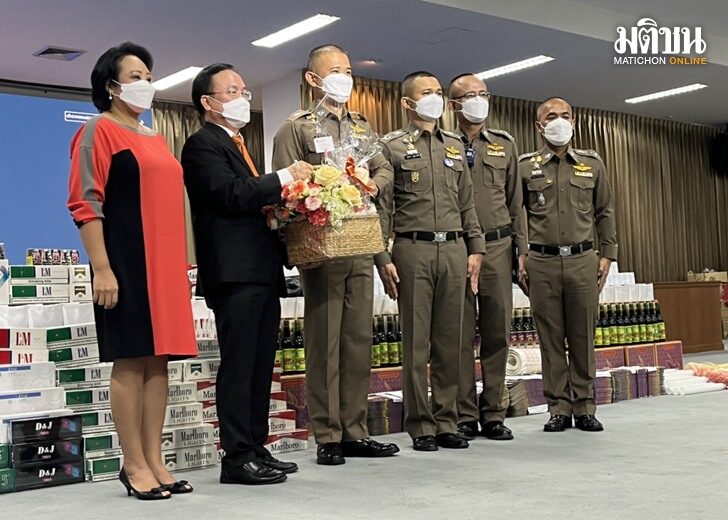นักศึกษาสาวขายประกันปลอม