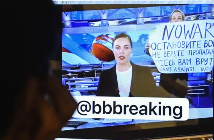 RUSSIA-UKRAINE-CONFLICT-TV-PROTEST