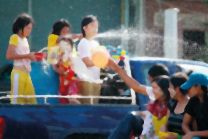 เล่นน้ำ