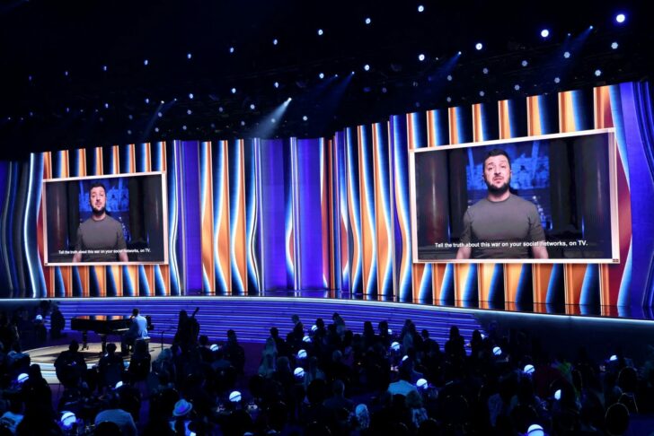 2022-04-04T031340Z_1423140602_HP1EI4405K8P2_RTRMADP_3_AWARDS-GRAMMYS