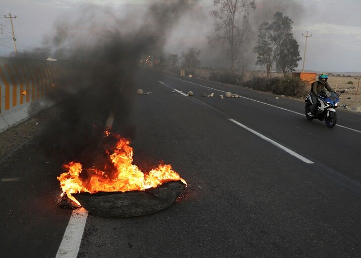 Peruvians strike against gas prices and toll rates, in Ica