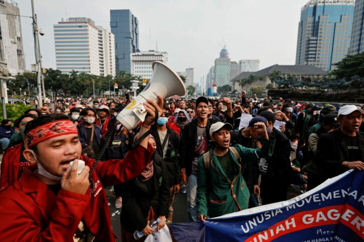 2022-04-11T090452Z_238246969_RC2WKT9UNUVO_RTRMADP_3_INDONESIA-POLITICS-PROTESTS