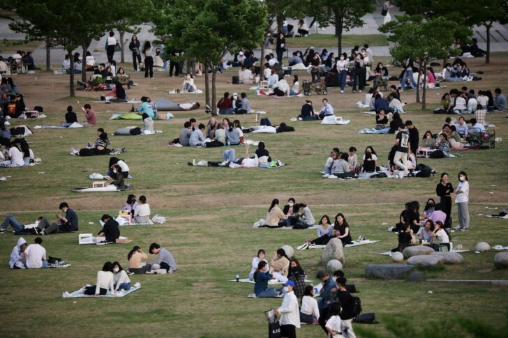 2022-04-29T020216Z_1915233214_RC2WUT9C7VVC_RTRMADP_3_HEALTH-CORONAVIRUS-SOUTHKOREA