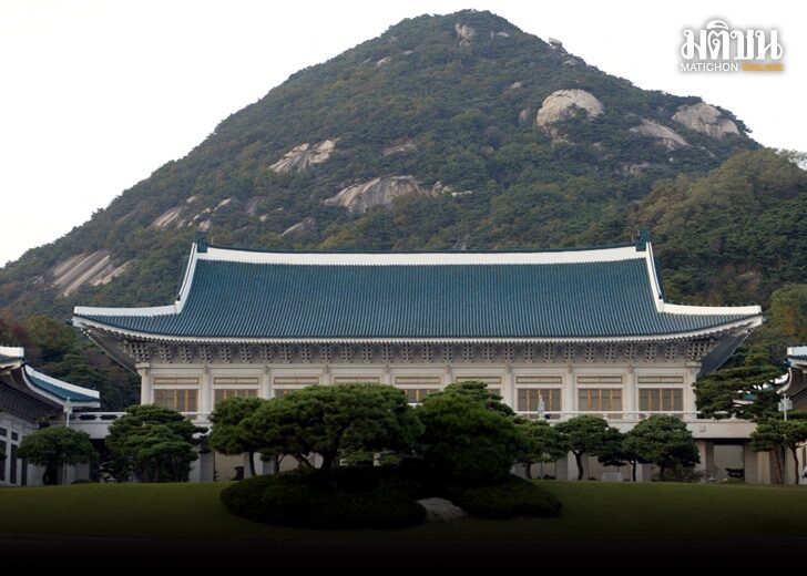 FILE PHOTO: South Korea's presidential Blue House