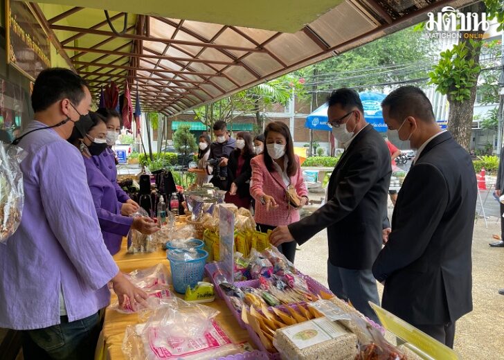 กนกวรรณ เว็บ