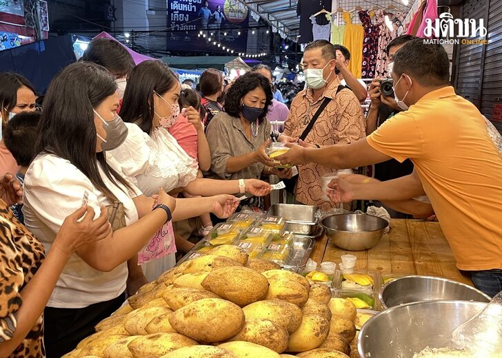 แจกข้าวเหนียวมะม่วง500