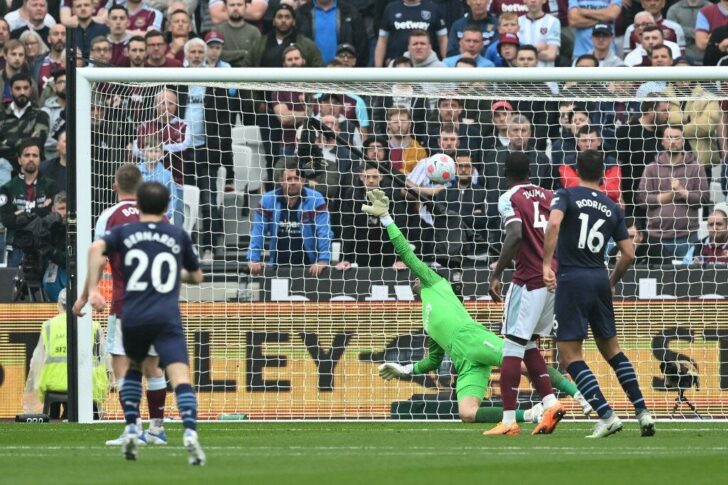 FBL-ENG-PR-WEST HAM-MAN CITY