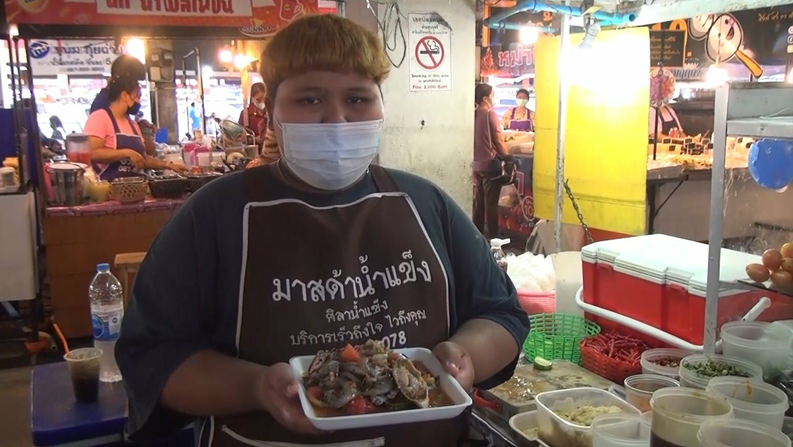 แห่ชื่นชม! 'น้องมาติน' เด็กวัย 13 ช่วยแม่ขายส้มตำเปิดร้านของตัวเองโกยรายได้วันละ 2 พัน แห่ชื่นชม! 'น้องมาติน' เด็กวัย 13 ช่วยแม่ขายส้มตำเปิดร้านของตัวเองโกยรายได้วันละ 2 พัน