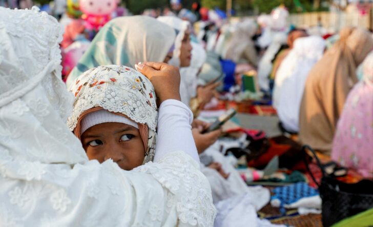 2022-05-02T020745Z_370016896_RC2NYT9N87KG_RTRMADP_3_RELIGION-EID-INDONESIA