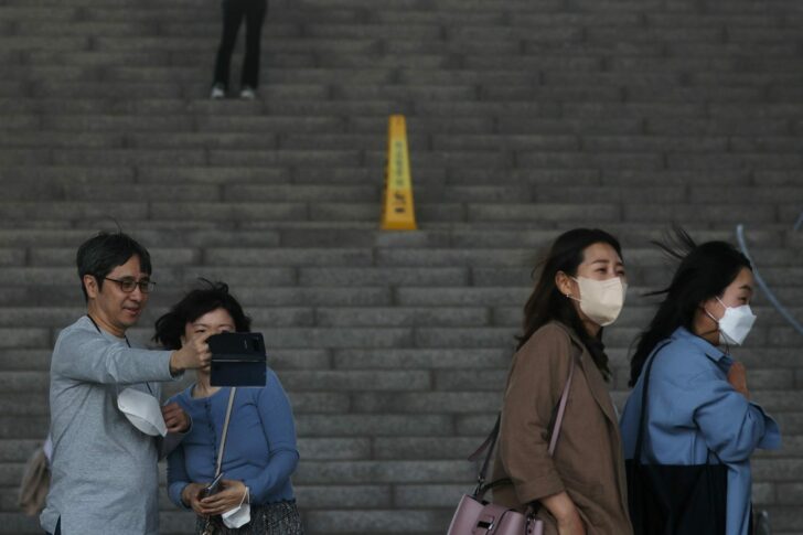 2022-05-02T074553Z_401288415_RC2TYT99F9PR_RTRMADP_3_HEALTH-CORONAVIRUS-SOUTHKOREA