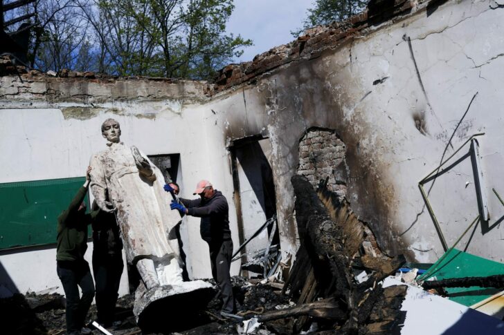 2022-05-07T120635Z_1638436874_RC2C2U9DOBF8_RTRMADP_3_UKRAINE-CRISIS-MUSEUM
