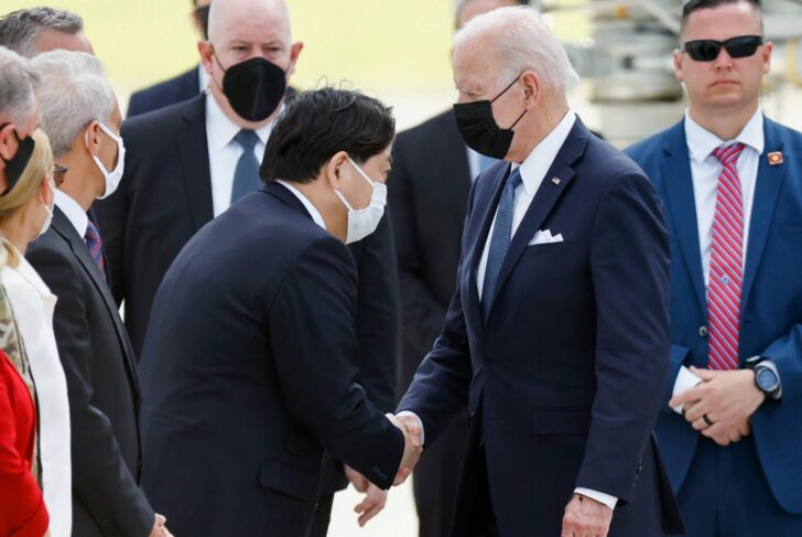 2022-05-22T083339Z_611397804_RC28CU97OWUT_RTRMADP_3_USA-BIDEN-JAPAN-ARRIVAL