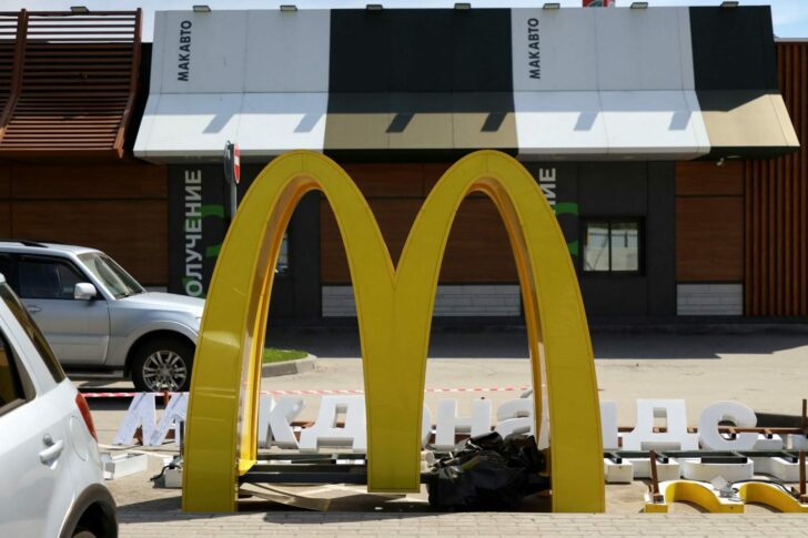 2022-05-23T120608Z_1955210232_RC2WCU9XGNUV_RTRMADP_3_UKRAINE-CRISIS-RUSSIA-MCDONALD-S-LOGO