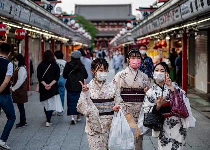 women_in_traditional_outfits_and_face_masks_visit_sensoji_temple_in_tokyo_japan._afp