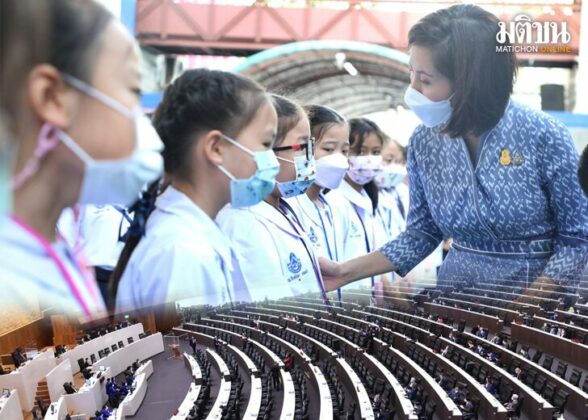 การเมืองเรื่อง กม. การศึกษา