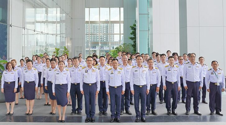 รูปเบรก คอฟฟี่เบรก : เป๊ะปัง! ยุคเศรษฐกิจแบบนี้ ใครๆ ก็อยากมีชุดยูนิฟอร์มสวมใส่
