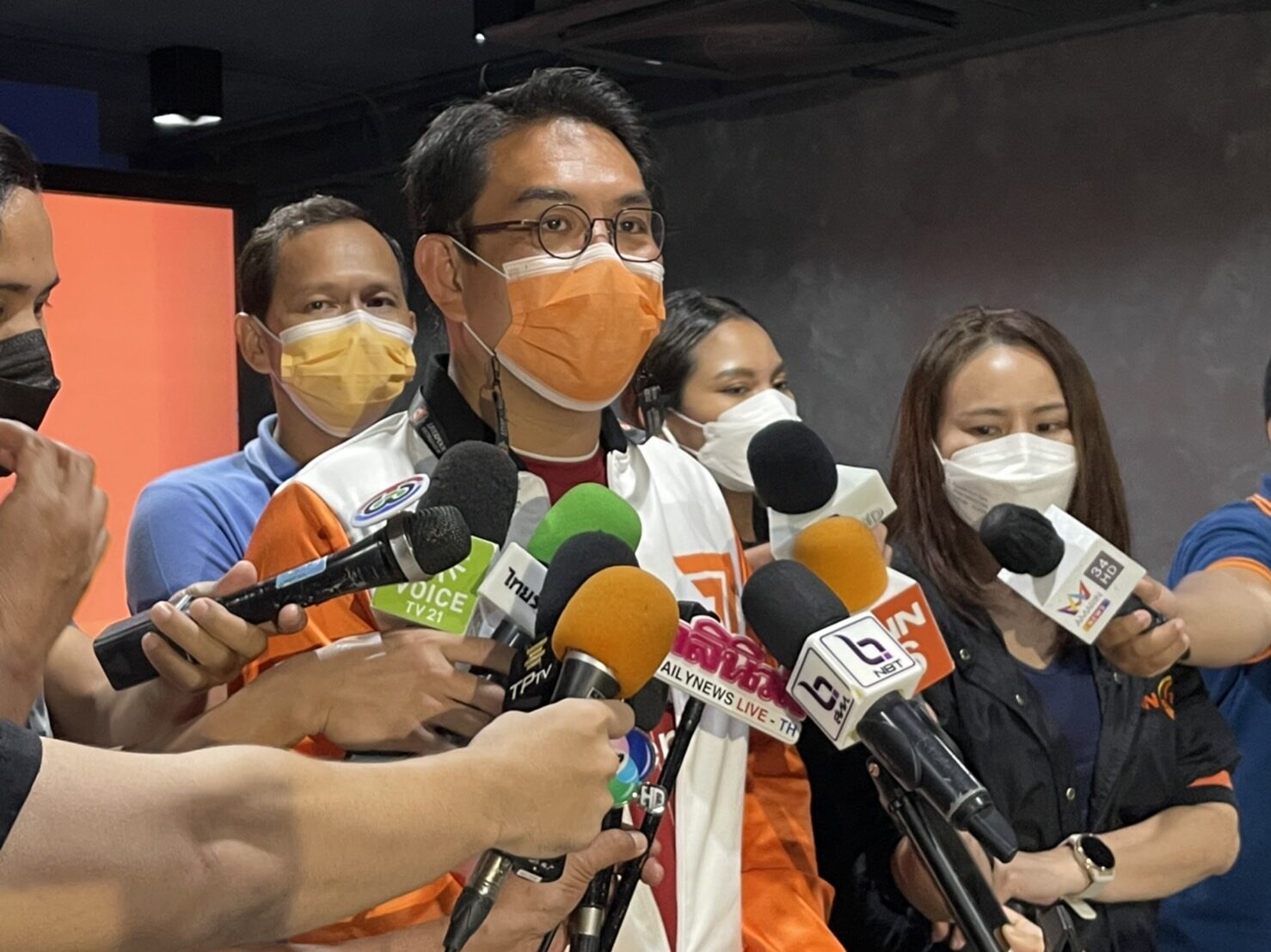 วิโรจน์