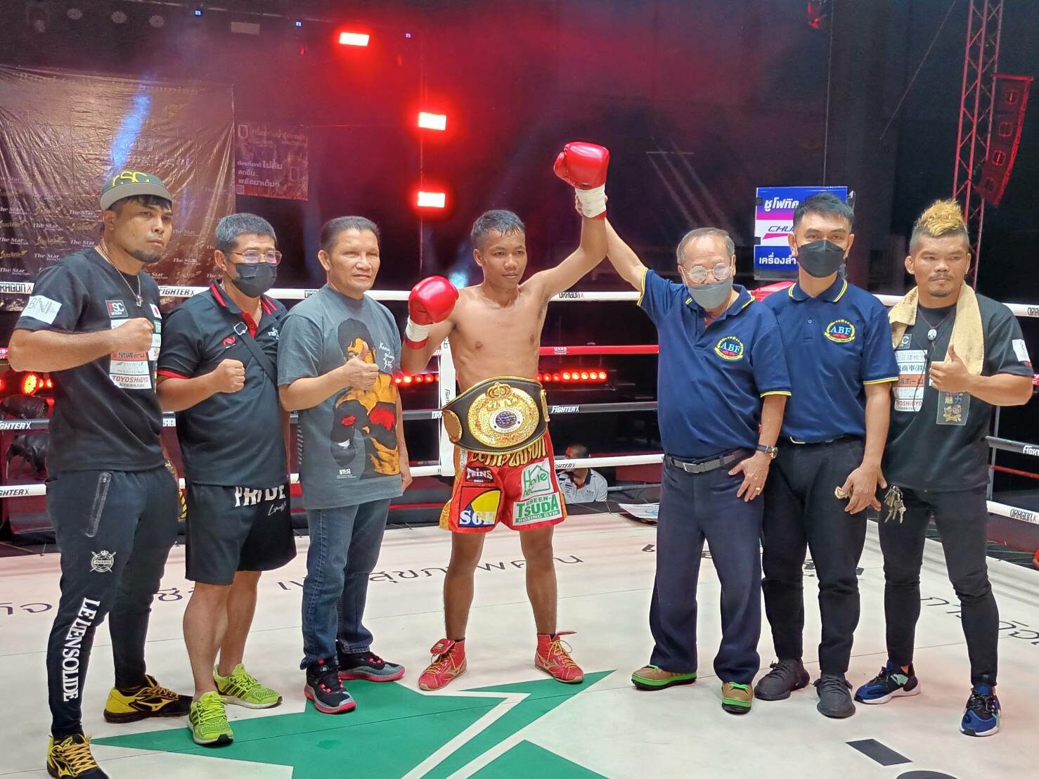 Kru Nueng Chatchai、Sutpluemがワールドクラスのボクシングを主催、NarisがPetchkosolをサポート-Petchsuriyat Japan