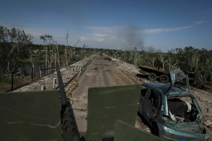 2022-06-02T220907Z_2065624574_RC2QJU973385_RTRMADP_3_UKRAINE-CRISIS-LUHANSK-REGION