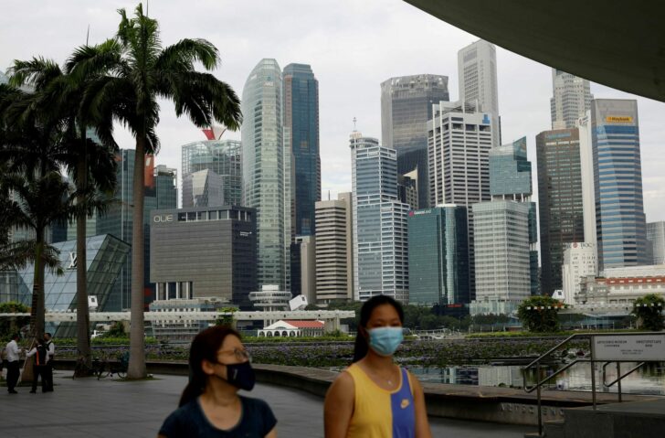 2022-06-08T095750Z_1184316672_RC2KNU9EK5V3_RTRMADP_3_SINGAPORE-ECONOMY