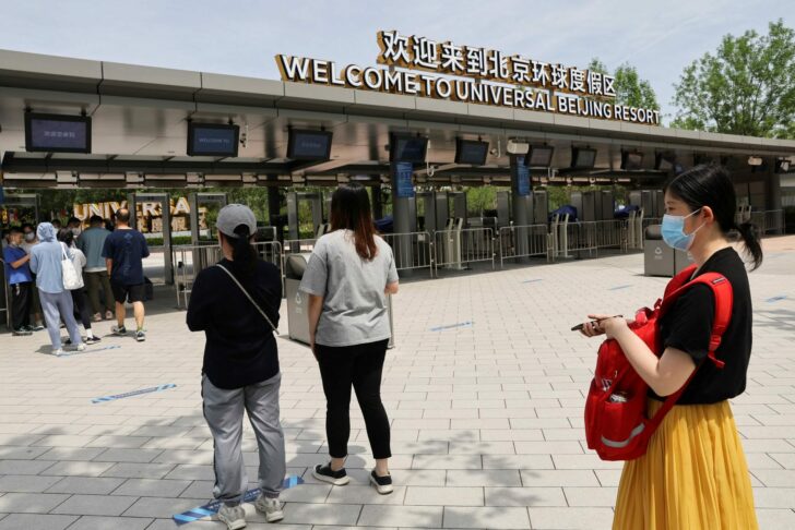 2022-06-25T045407Z_1364722256_RC2RYU9182ZY_RTRMADP_3_HEALTH-CORONAVIRUS-CHINA-UNIVERSAL-RESORTS