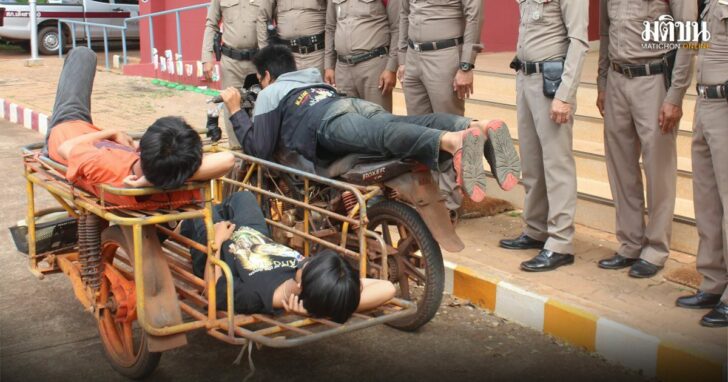 30-จับรถพ่วงข้าง