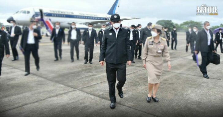 32-ประยุทธ์-ลงเครื่องบิน