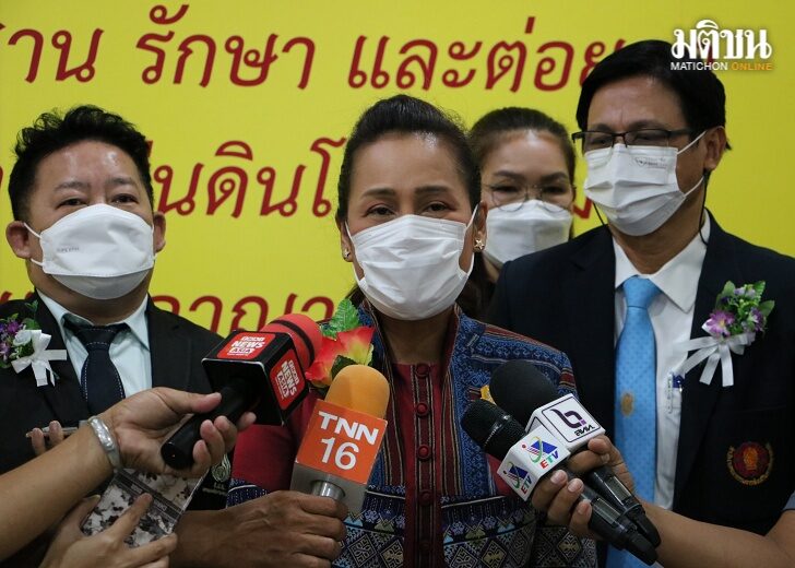 กนกวรรณ เว็บ