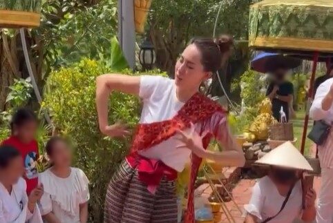 ดดดด