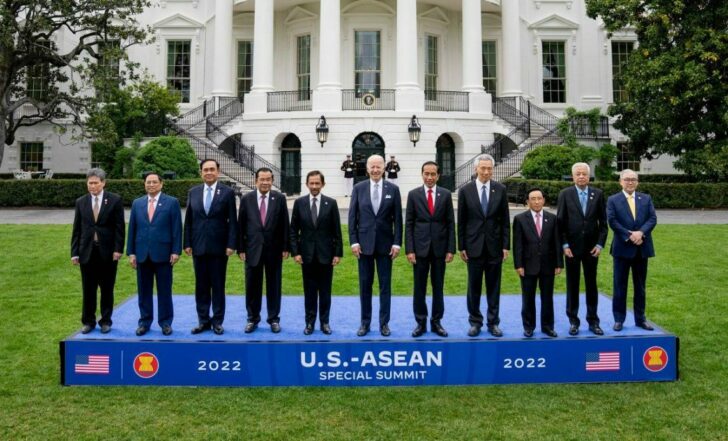 รูปใหญ่สัมภาษณ์