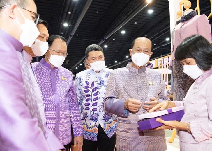 เปิดงานโอท็อป