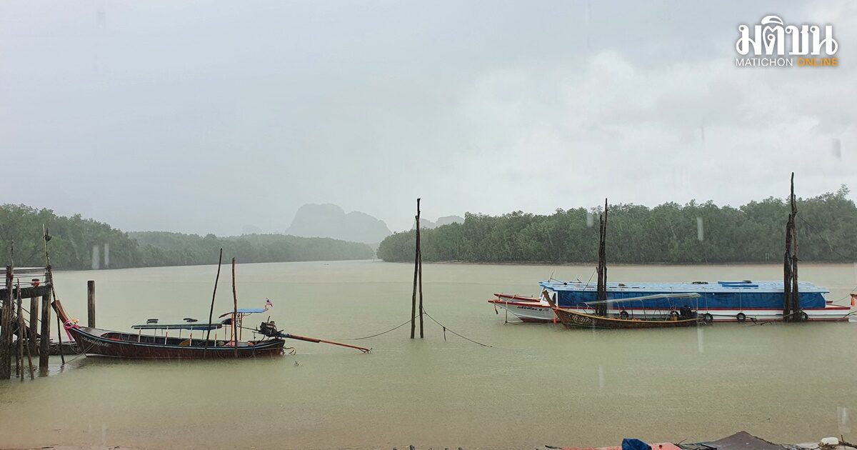 เรือบริการ นทท.อ่าวพังงา จอดเทียบท่าหลบลมมรสุม