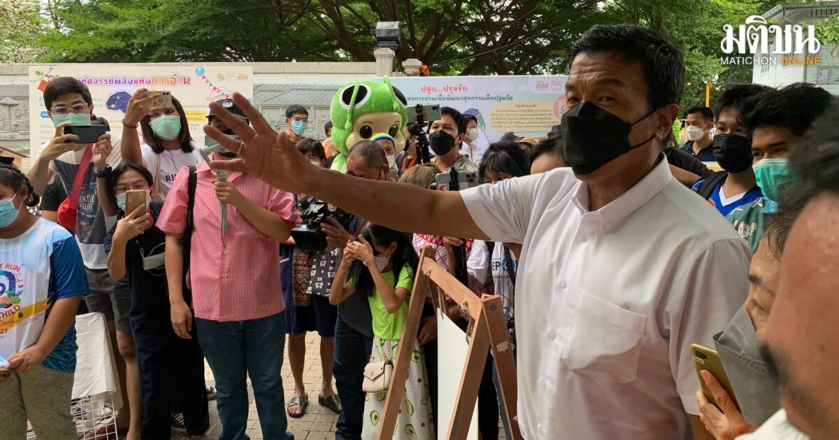บางขุนนนท์ คนพรึบ! ชัชชาติ แวะงาน ‘บางกอกกำลังดี’ ชิมเมนูชาวบ้าน ชมกิจกรรมสร้างสรรค์