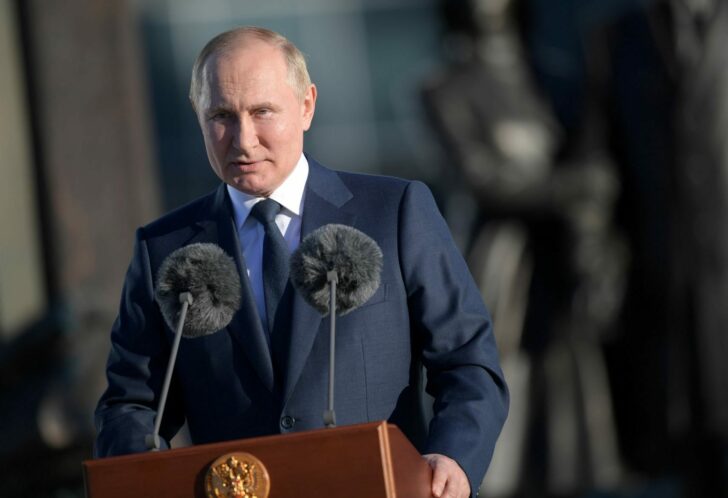 2022-06-30T200244Z_1299327661_RC2J2V9JT8ZW_RTRMADP_3_RUSSIA-PUTIN