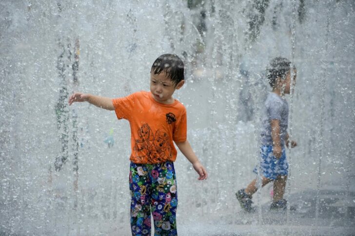 2022-07-12T034357Z_470721703_RC22AV9V4UON_RTRMADP_3_CHINA-WEATHER