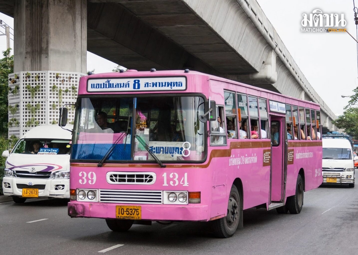 ปิดตำนาน! รถเมล์สาย 8 ขาซิ่งครองถนนไม่ผ่านคุณสมบัติ 77 เส้นทาง ขสมก.