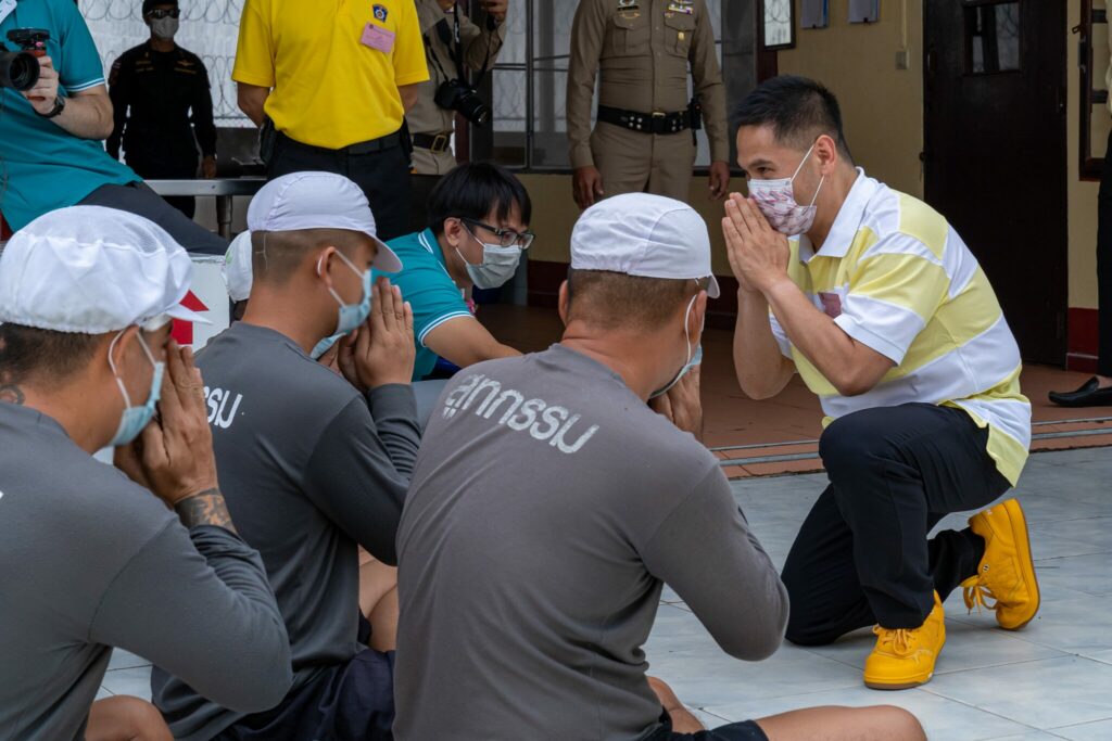 ‘วราวุธ’ เยี่ยมชาวเรือนจำสุพรรณบุรี “โมเดลต้นแบบจัดการขยะแบบครบวงจร”