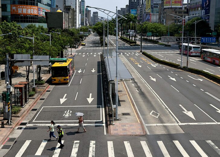 taiwan-town-road-empty