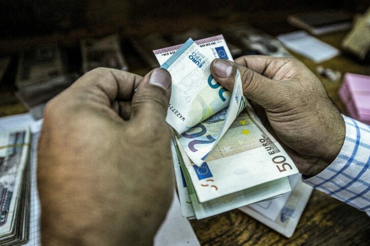 FILES-EGYPT-POLITICS-ECONOMY-CURRENCY-LOANS
