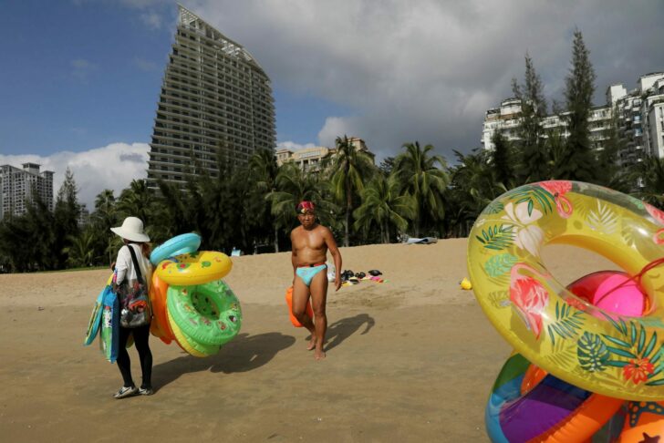 2022-08-06T021747Z_1182783161_RC2PQV9FUWUN_RTRMADP_3_HEALTH-CORONAVIRUS-CHINA-SANYA